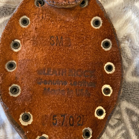 Leather belt with intricate beaded buckle - Picture 6 of 6